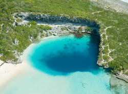 There are various attractions here. Max's conch bar and grill to grab a bite, Dean's blue hole for divers that wish to explore the deepest blue hole i